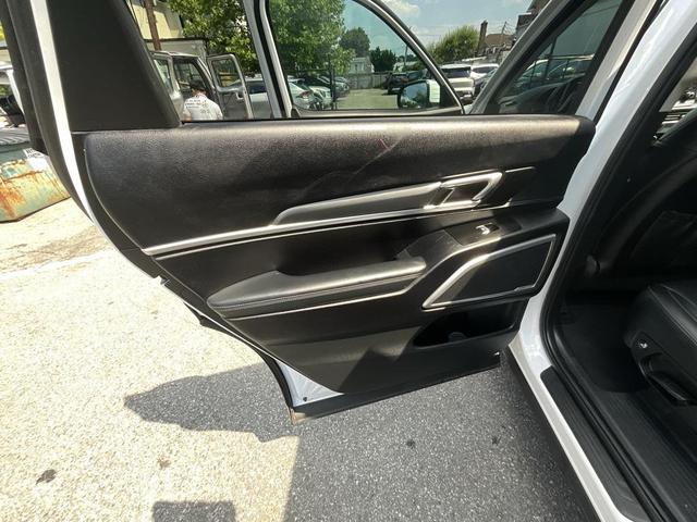 Photo of 2021 Glacial White Pearl Kia Telluride