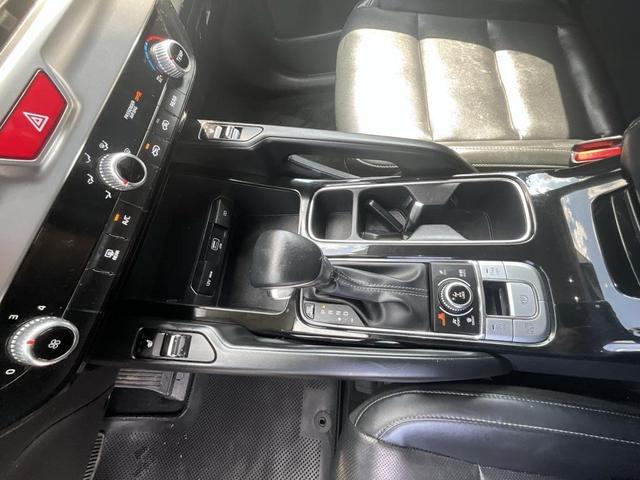 Photo of 2021 Glacial White Pearl Kia Telluride