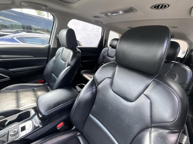 Photo of 2021 Glacial White Pearl Kia Telluride
