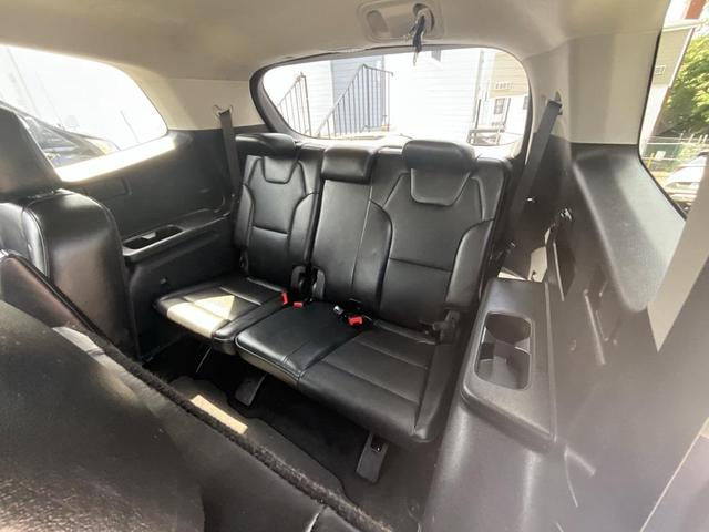 Photo of 2021 Glacial White Pearl Kia Telluride