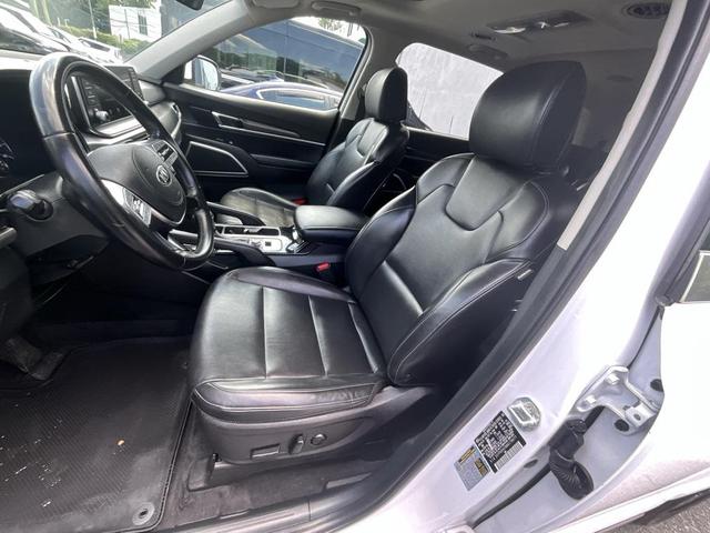Photo of 2021 Glacial White Pearl Kia Telluride