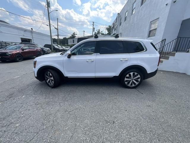 Photo of 2021 Glacial White Pearl Kia Telluride