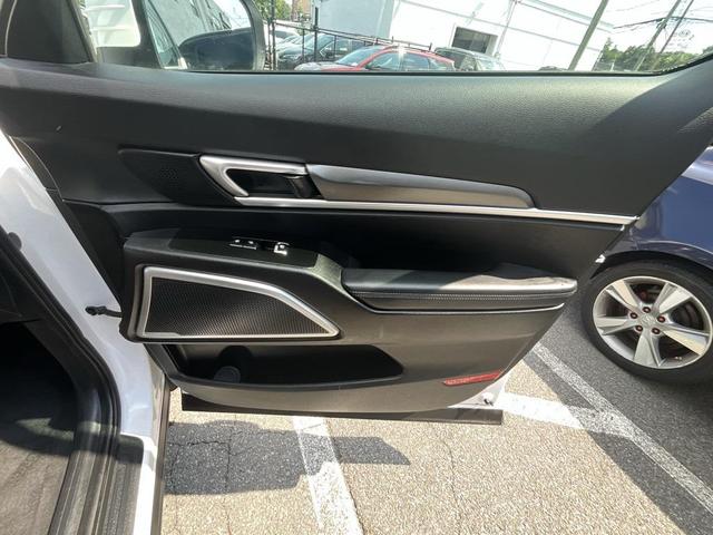 Photo of 2021 Glacial White Pearl Kia Telluride
