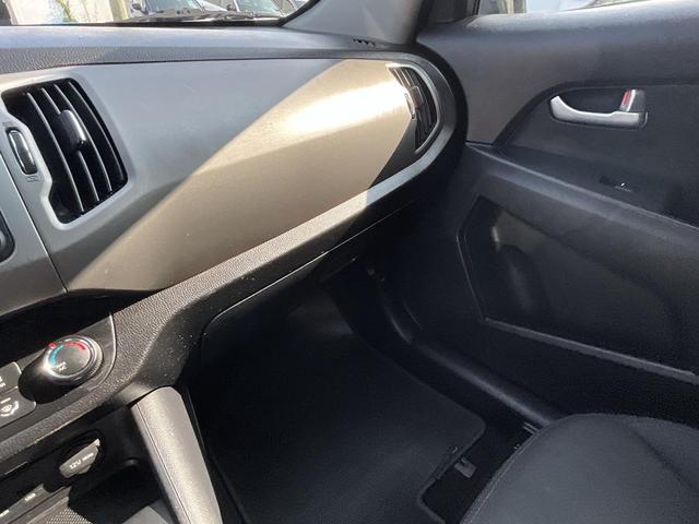 Photo of 2014 Mineral Silver Kia Sportage
