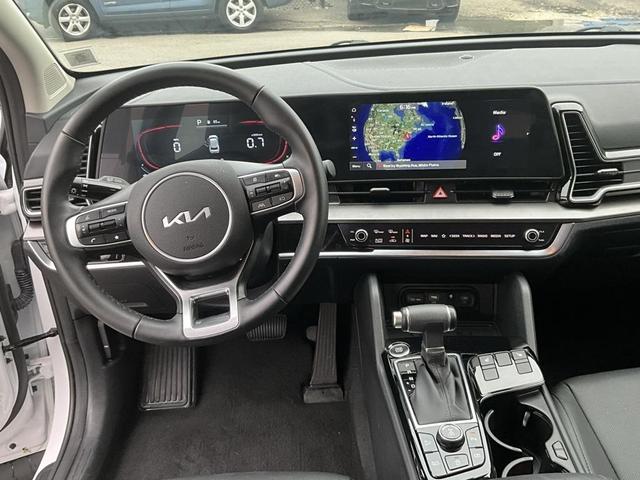 Photo of 2025 Glacial White Pearl Kia Sportage