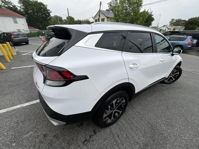 Photo of 2025 Glacial White Pearl Kia Sportage