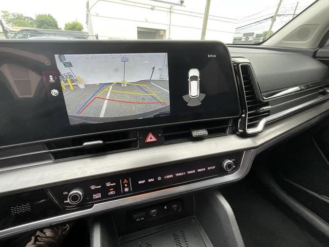 Photo of 2025 Glacial White Pearl Kia Sportage