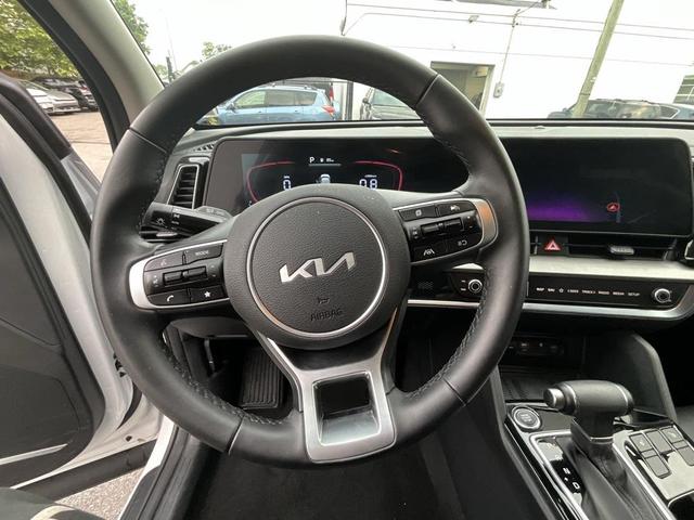 Photo of 2025 Glacial White Pearl Kia Sportage