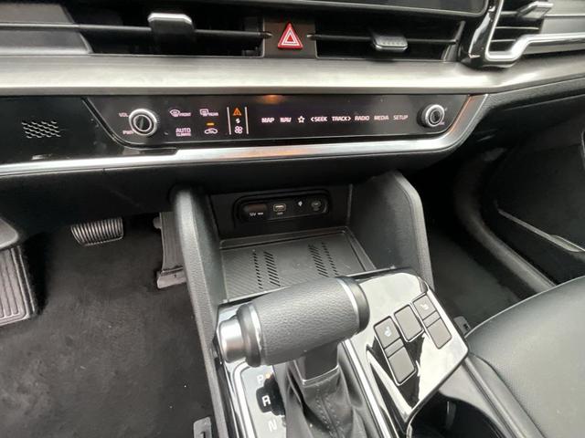 Photo of 2025 Glacial White Pearl Kia Sportage