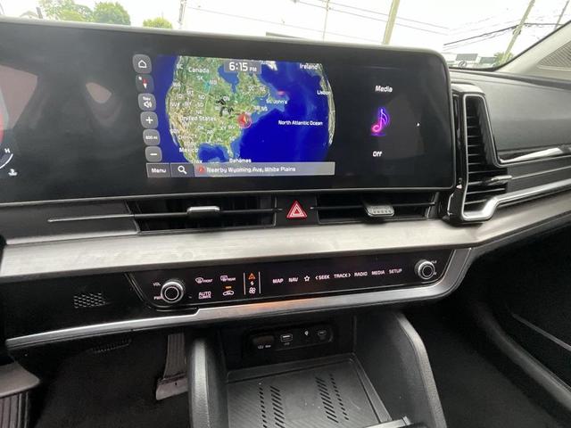 Photo of 2025 Glacial White Pearl Kia Sportage