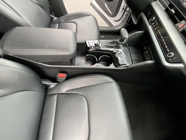 Photo of 2025 Glacial White Pearl Kia Sportage