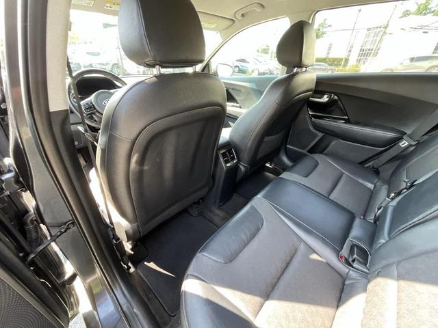 Photo of 2019 Platinum Graphite Kia Niro