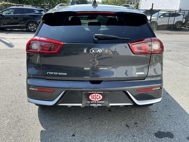 Photo of 2019 Platinum Graphite Kia Niro