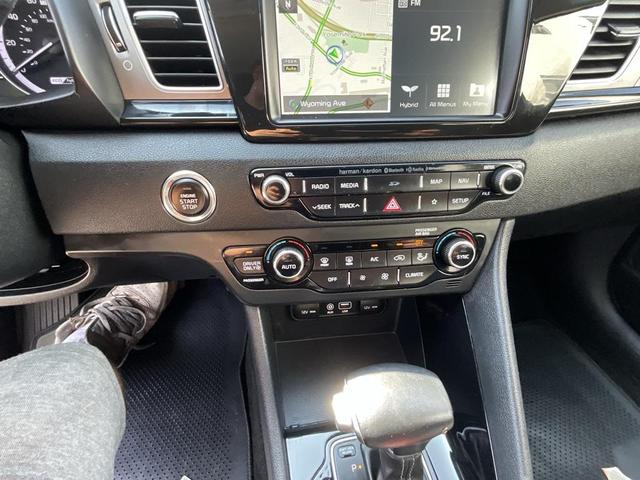 Photo of 2019 Platinum Graphite Kia Niro