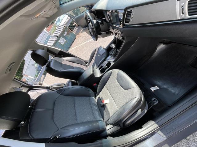 Photo of 2019 Platinum Graphite Kia Niro