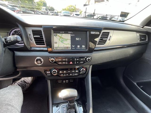 Photo of 2019 Platinum Graphite Kia Niro