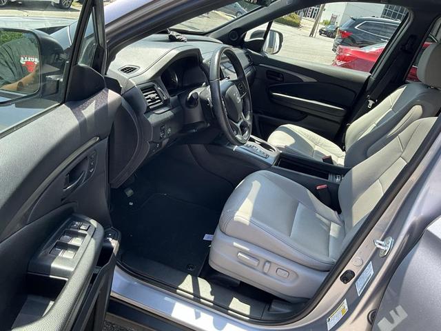 Photo of 2022 Sonic Gray Pearl Honda Passport