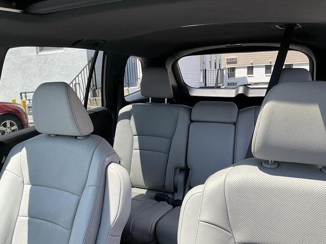 Photo of 2022 Sonic Gray Pearl Honda Passport