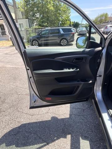Photo of 2022 Sonic Gray Pearl Honda Passport