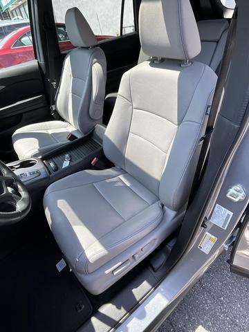 Photo of 2022 Sonic Gray Pearl Honda Passport