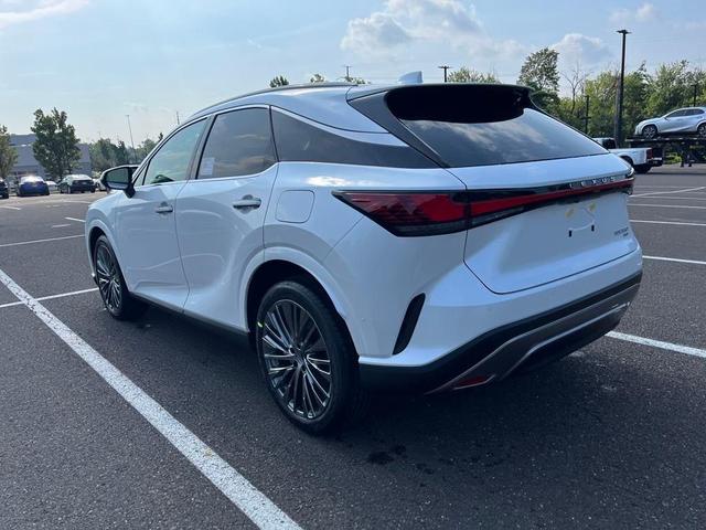 Photo of 2025 White Pearl Lexus RX 350