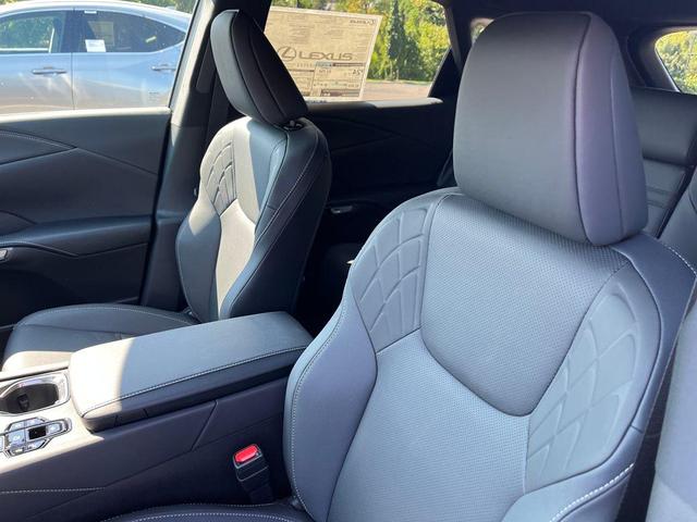 Photo of 2025 Mica Lexus RX 350