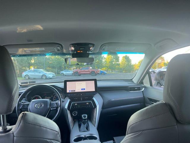 Photo of 2023 Titanium Glow Toyota Venza