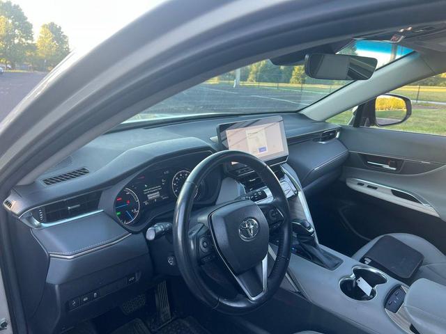 Photo of 2023 Titanium Glow Toyota Venza
