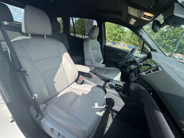 Photo of 2021 Platinum White Pearl Honda Passport