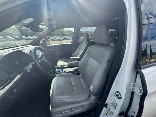 Photo of 2021 Platinum White Pearl Honda Passport