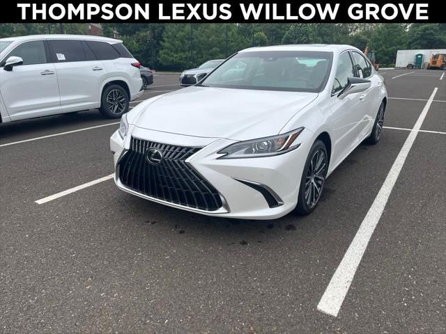 Photo of 2025 White Pearl Lexus ES 300h