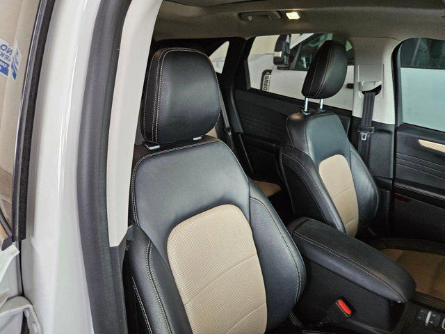 Photo of 2022 Star White Metallic Tri-Coat Ford Escape