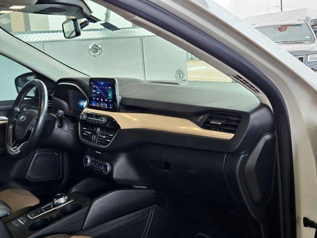 Photo of 2022 Star White Metallic Tri-Coat Ford Escape