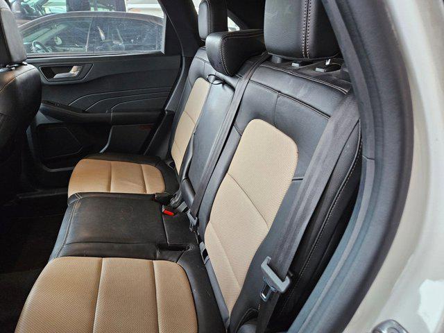 Photo of 2022 Star White Metallic Tri-Coat Ford Escape