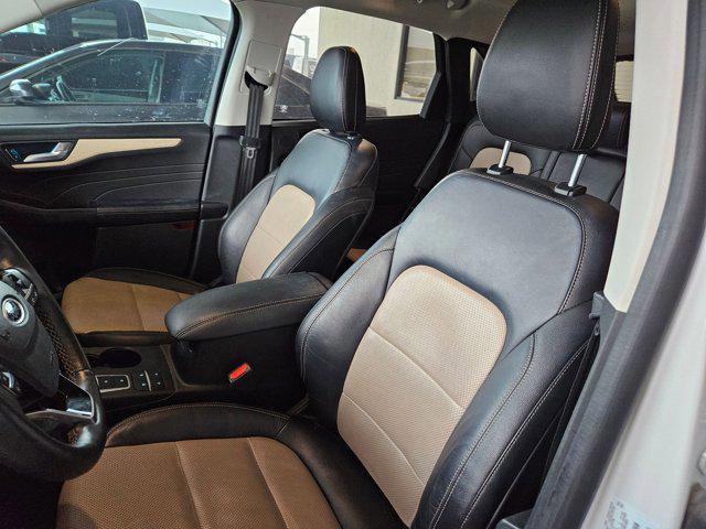 Photo of 2022 Star White Metallic Tri-Coat Ford Escape
