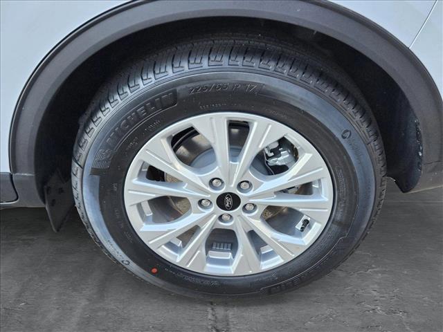 Photo of 2025 Space Silver Metallic Ford Escape
