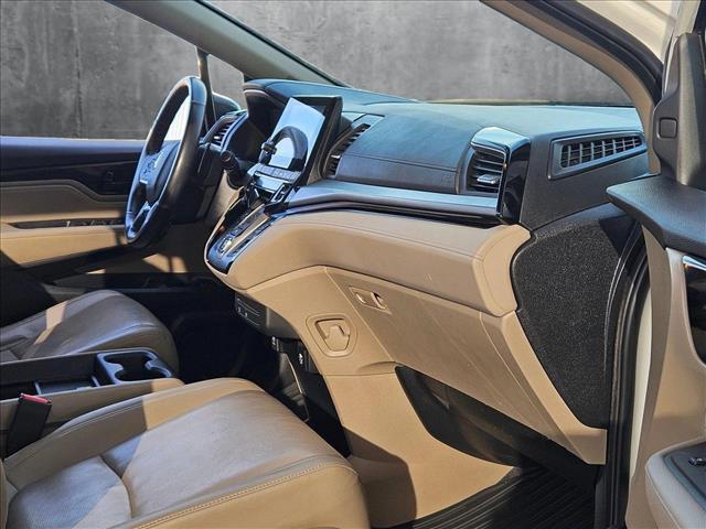 Photo of 2018 White Diamond Pearl Honda Odyssey