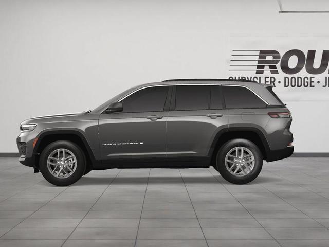 Photo of 2025 Metallic Jeep Grand Cherokee