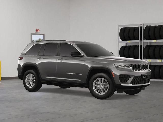 Photo of 2025 Metallic Jeep Grand Cherokee