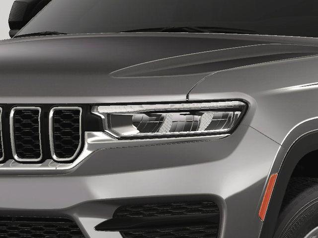 Photo of 2025 Metallic Jeep Grand Cherokee
