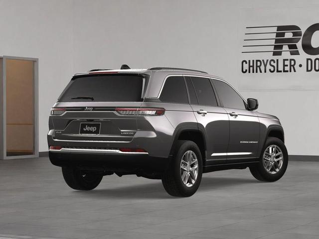 Photo of 2025 Metallic Jeep Grand Cherokee