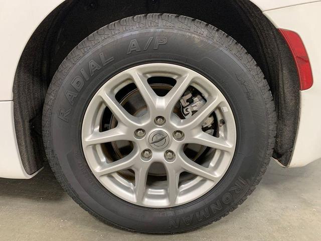 Photo of 2022 Bright White Clearcoat Chrysler Pacifica