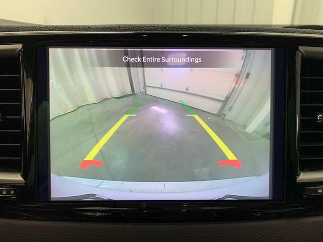 Photo of 2022 Bright White Clearcoat Chrysler Pacifica