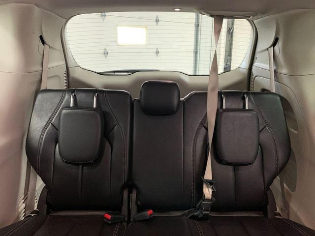 Photo of 2022 Bright White Clearcoat Chrysler Pacifica