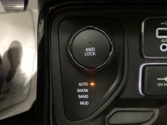Photo of 2018 Granite Crystal Clearcoat Metallic Jeep Compass