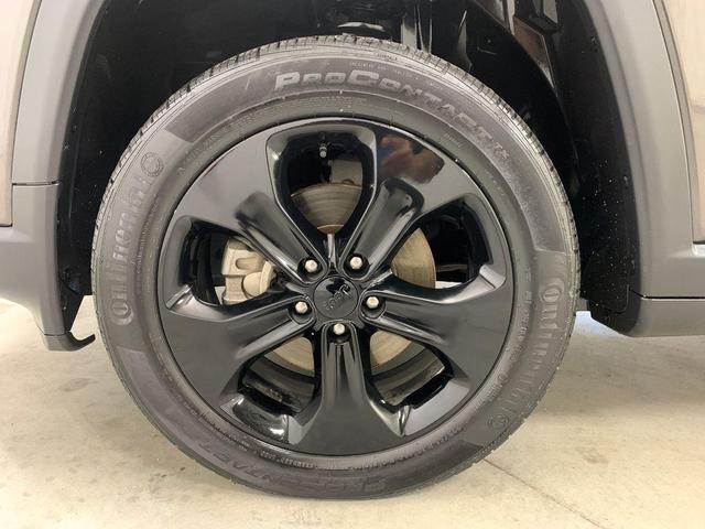 Photo of 2018 Granite Crystal Clearcoat Metallic Jeep Compass