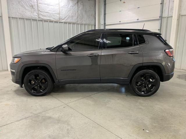 Photo of 2018 Granite Crystal Clearcoat Metallic Jeep Compass