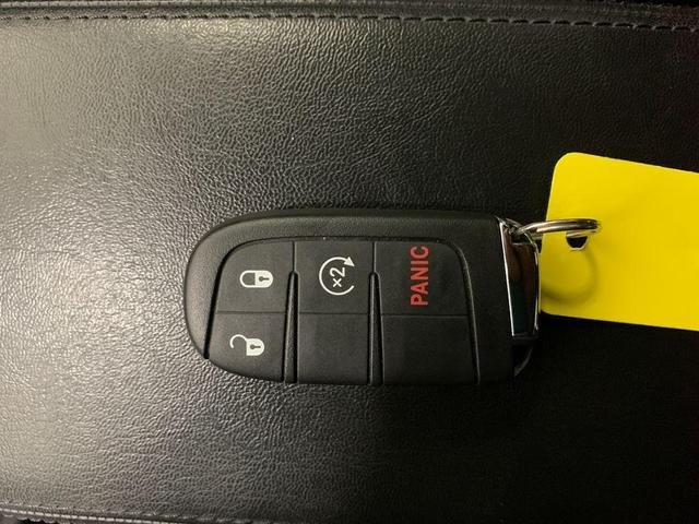 Photo of 2018 Granite Crystal Clearcoat Metallic Jeep Compass
