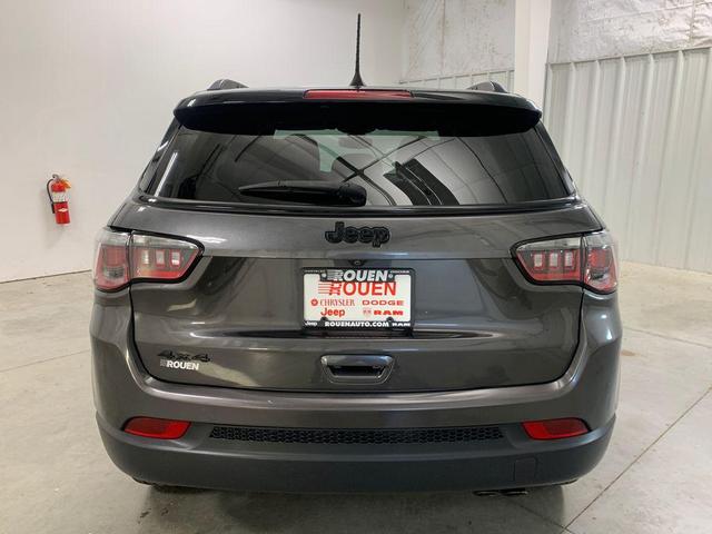Photo of 2018 Granite Crystal Clearcoat Metallic Jeep Compass