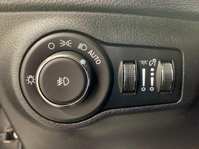 Photo of 2018 Granite Crystal Clearcoat Metallic Jeep Compass